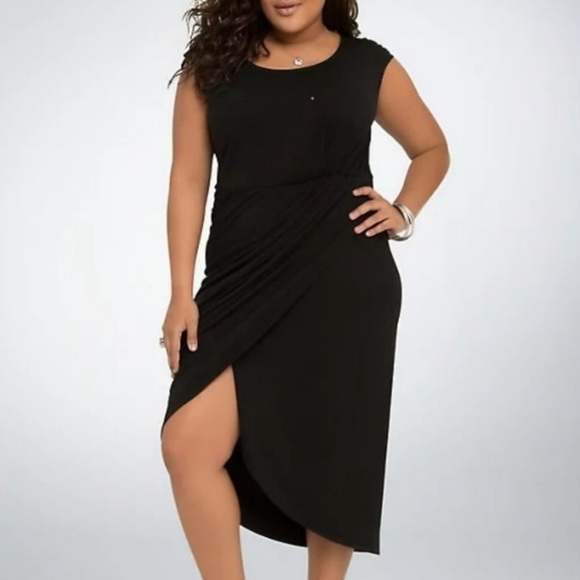 torrid Dresses & Skirts - Torrid Women 4X Black Knit Short Sleeve Pullover Shirred Tulip Hem Midi Dress